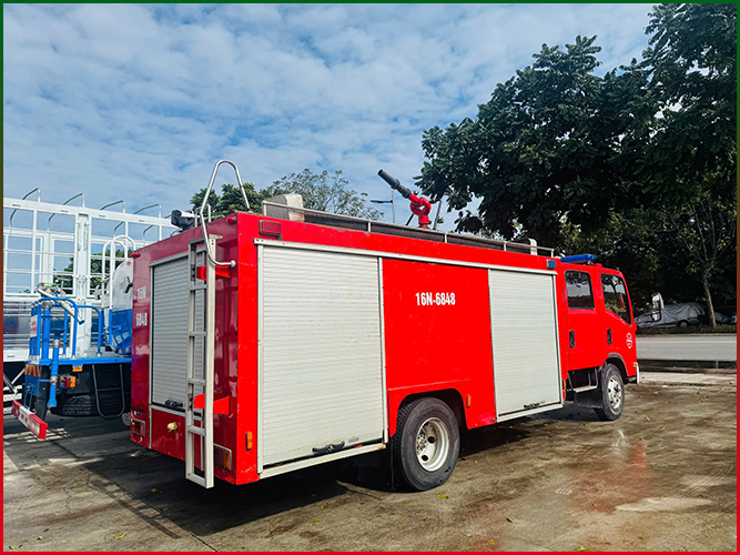 Bán và cho thuê xe cứu hoả cũ Isuzu 4 khối 3,5 nước 500 bọt đời 2010